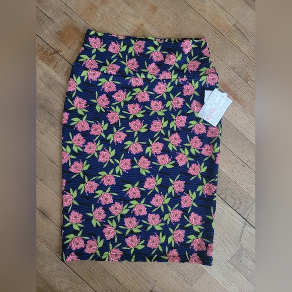 Lularoe Cassie Skirt‎ , Floral, Size Small - Picture 1 of 5